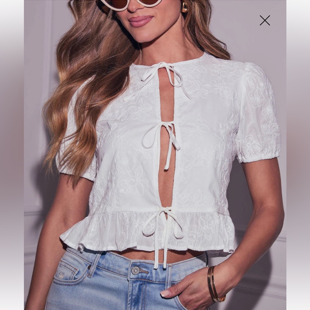 Vici Erini White Embroidered Floral Front Tie Puff Sleeve Poplin Top New